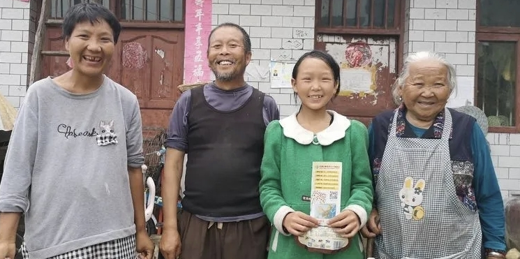 ZELIN ART founder giving education support visit for a child in a mountain community